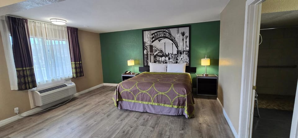 Photo of the whole room, Bedroom