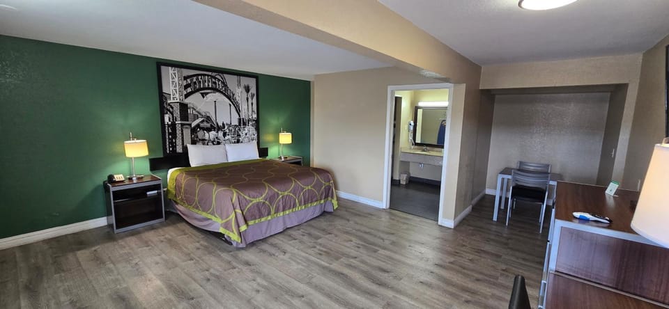 Bed, Photo of the whole room, Bedroom