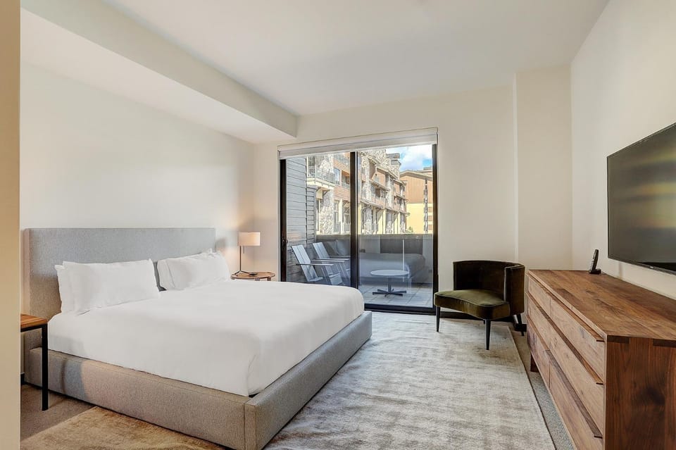 The Lion Vail- 4 BR Modern Mountain Luxury Save 20% on 7 Nights! Apartment in Vail