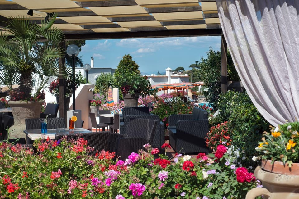 Restaurant/places to eat, Swimming pool