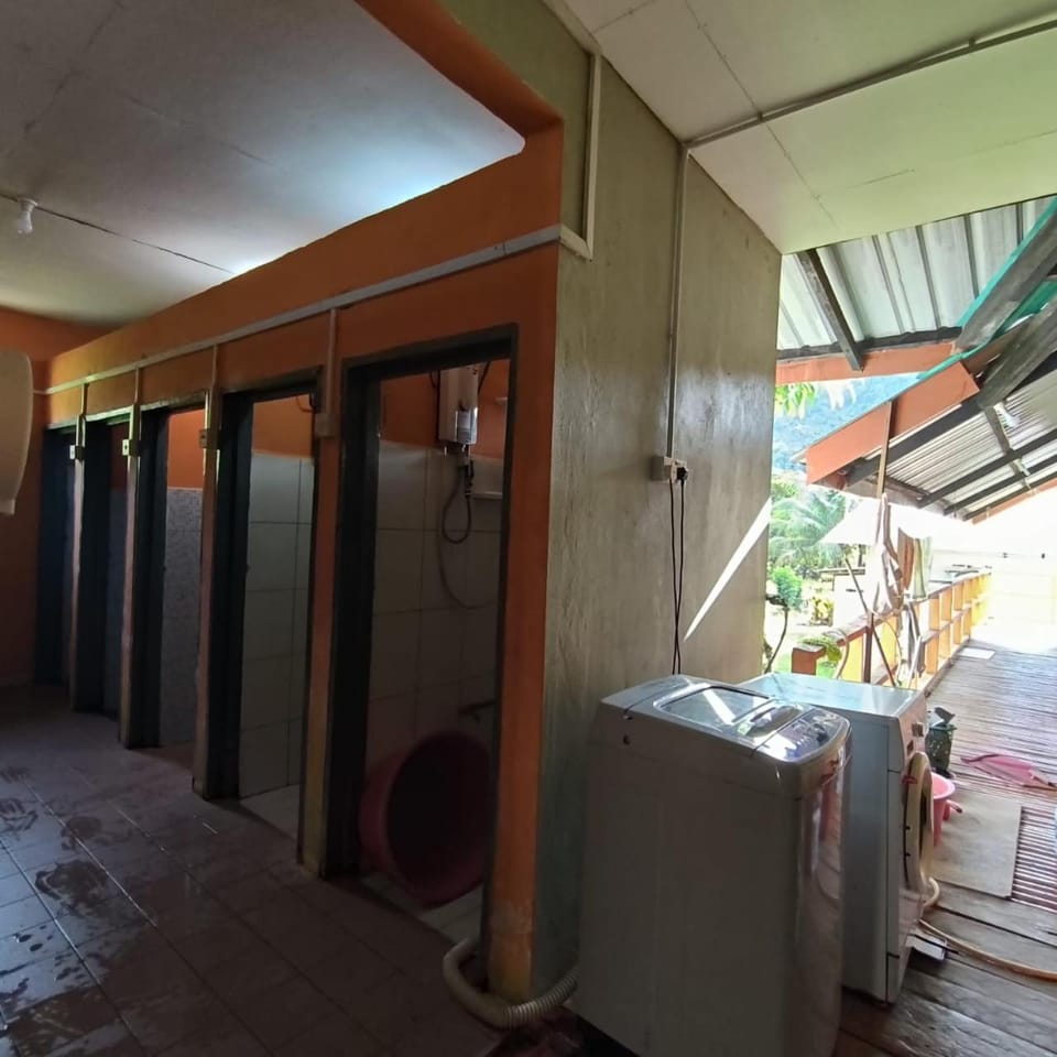 Shower, Toilet, Bathroom, laundry