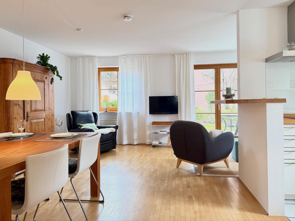 Communal lounge/ TV room, Living room, Dining area, Evening entertainment