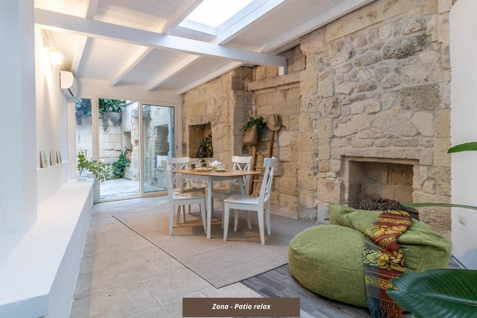 Patio, Dining area