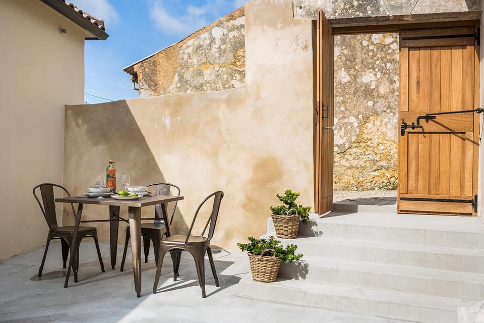 Patio, Facade/entrance