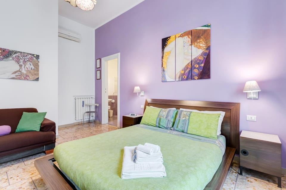 Bathroom, Photo of the whole room, Bedroom
