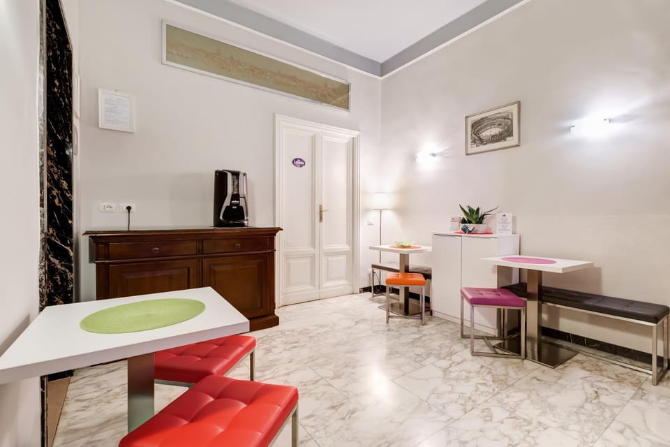 Communal lounge/ TV room, Lobby or reception