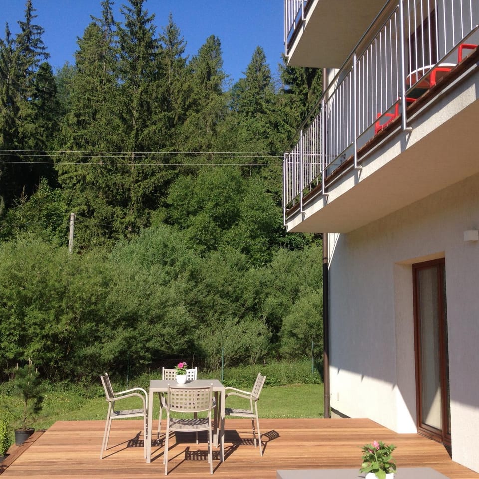 Property building, Garden, Balcony/Terrace, Decorative detail