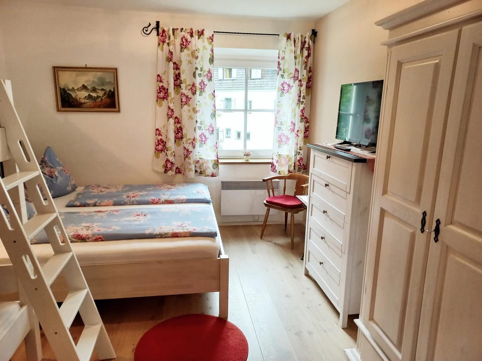 Bed, Bedroom, bunk bed