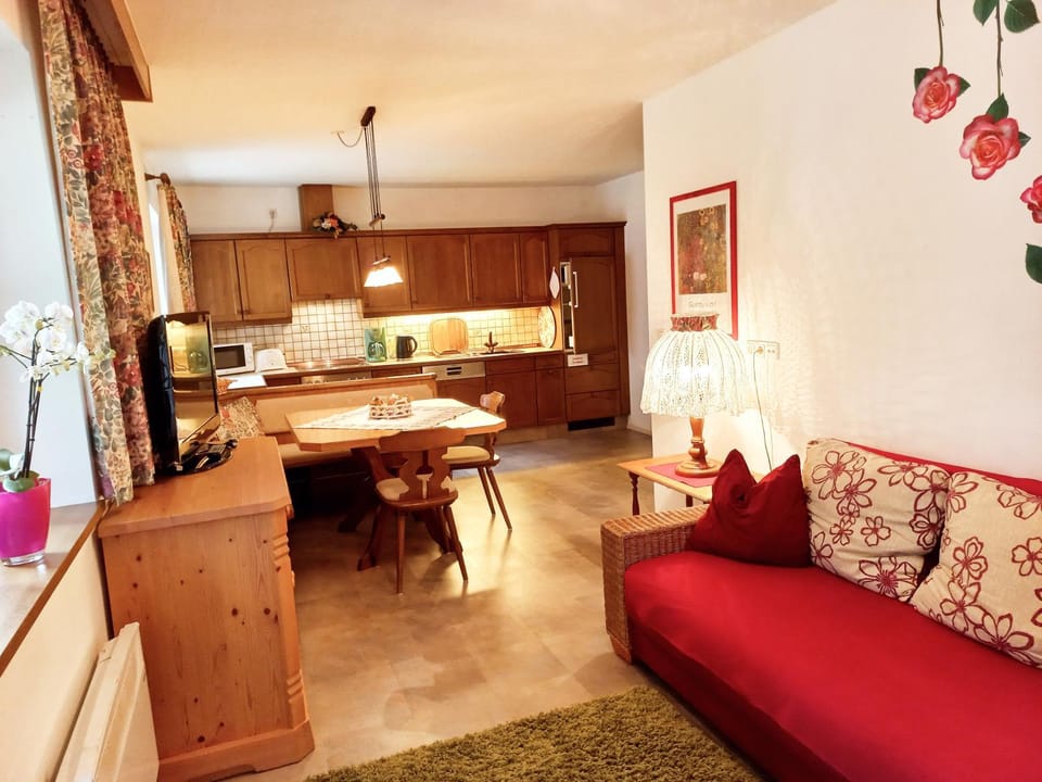 Kitchen or kitchenette, Living room
