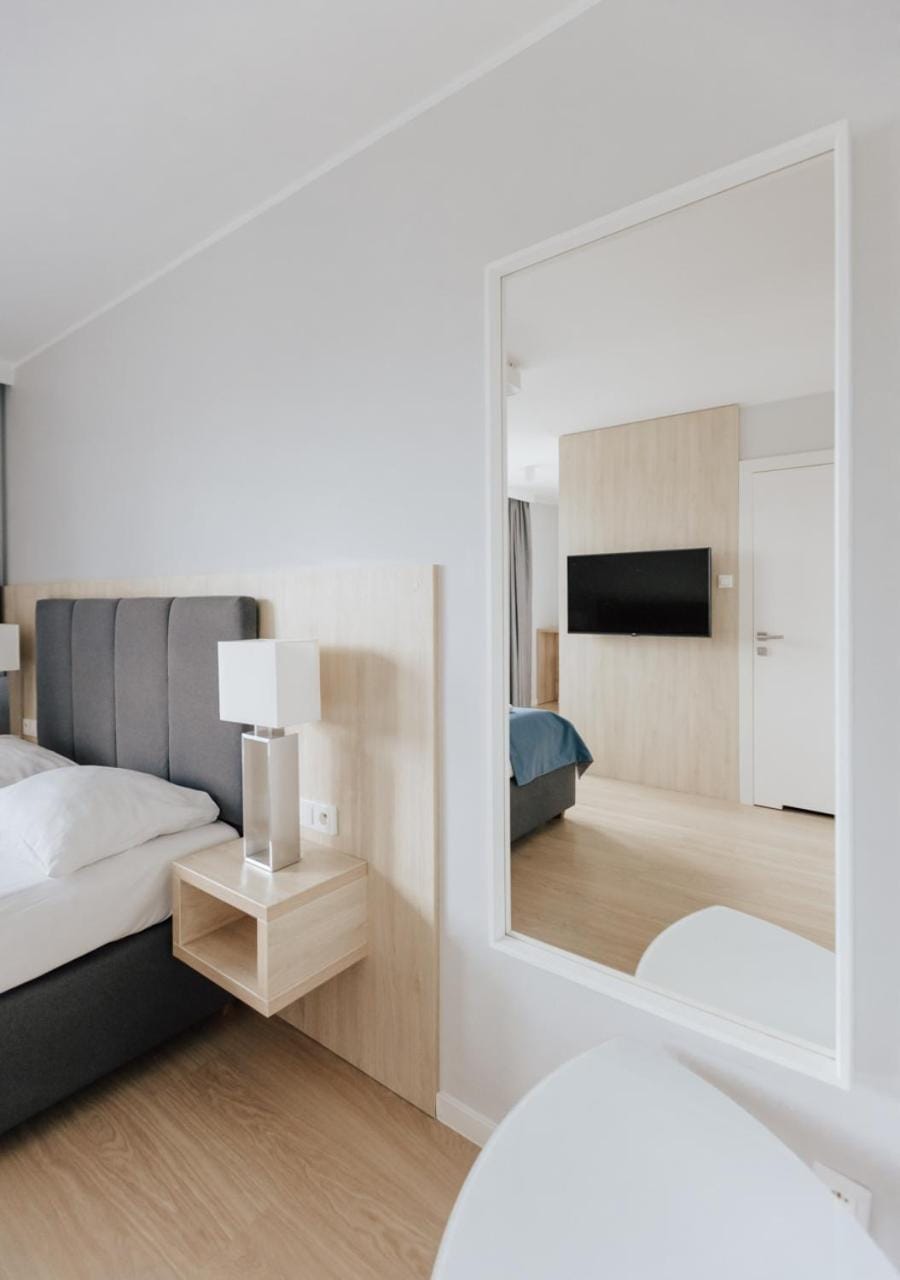 Bed, TV and multimedia, Bedroom