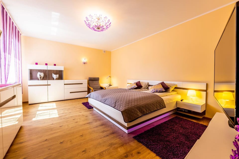 Seating area, Bedroom