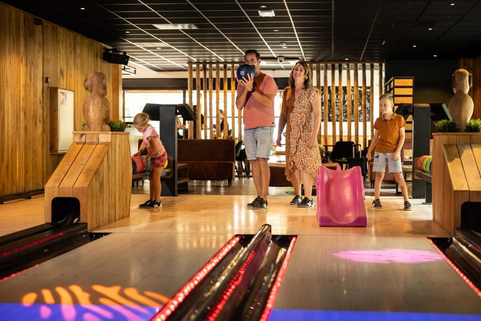Restaurant/places to eat, Bowling, Game Room, children
