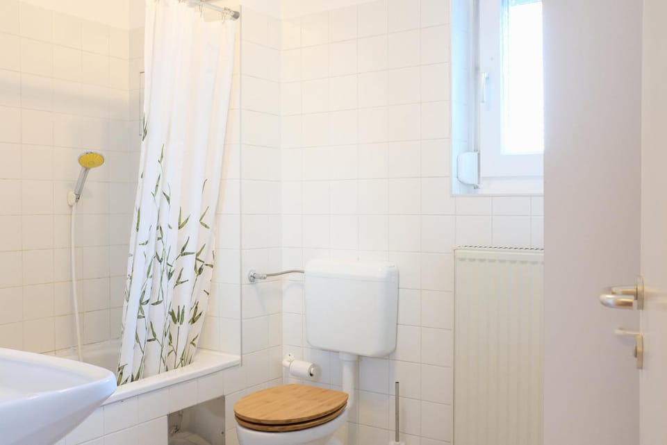 Shower, Toilet, Bath