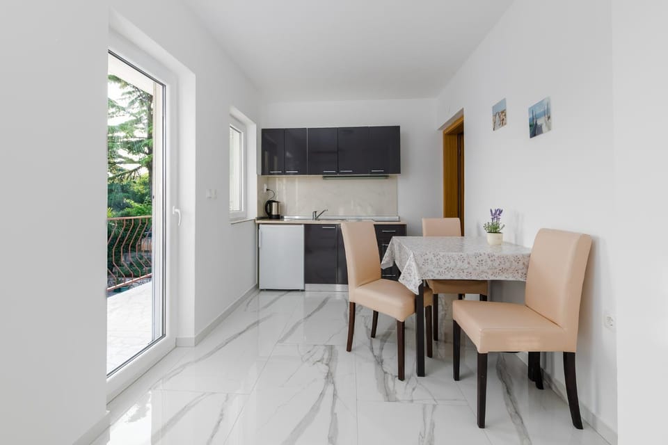 TV and multimedia, Dining area