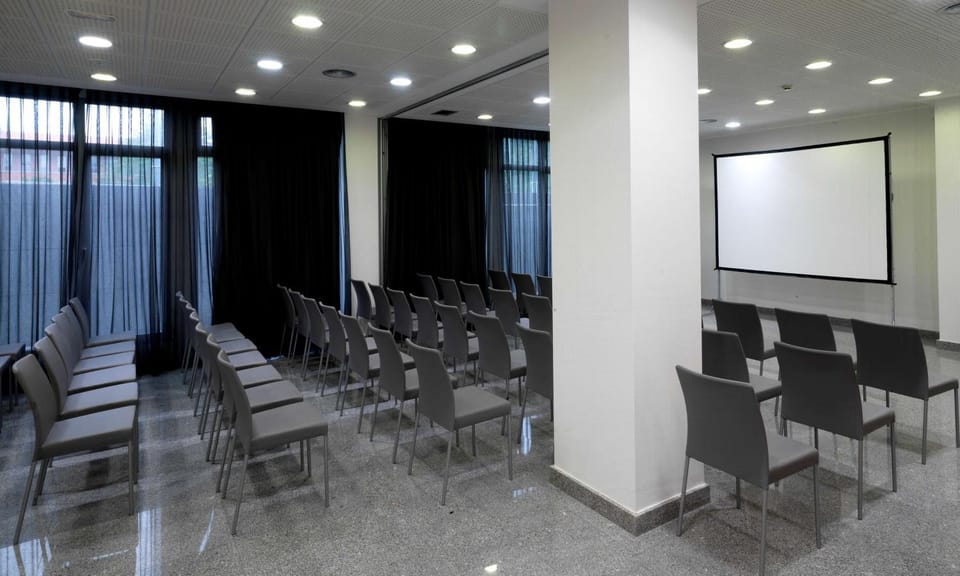 Meeting/conference room