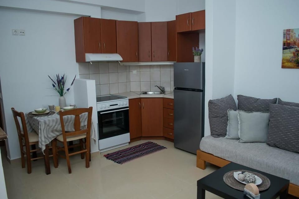 Kitchen or kitchenette, Living room, Seating area, Dining area, oven, stove