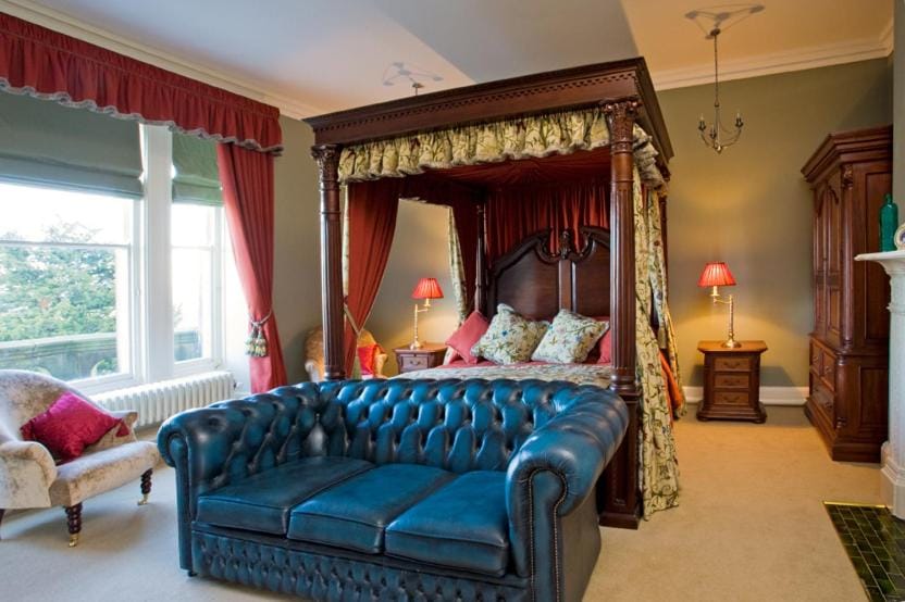 Day, Photo of the whole room