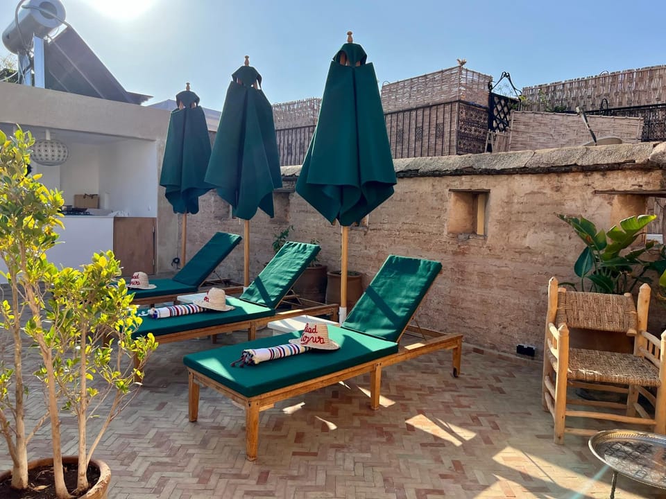 Patio, Day, Seating area, sunbed
