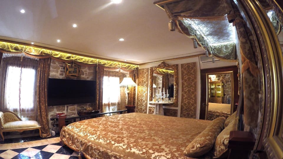 Photo of the whole room, Decorative detail, Bedroom