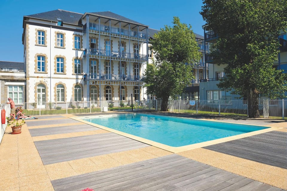 Facade/entrance, Swimming pool, Swimming pool