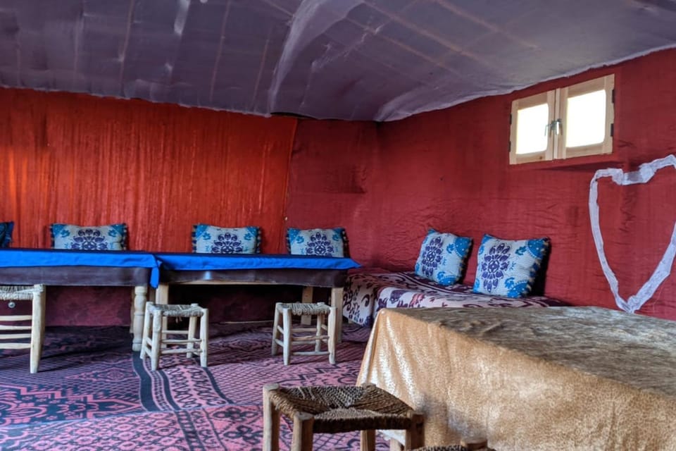 Restaurant/places to eat, Internal: Not applicable to any particular room
