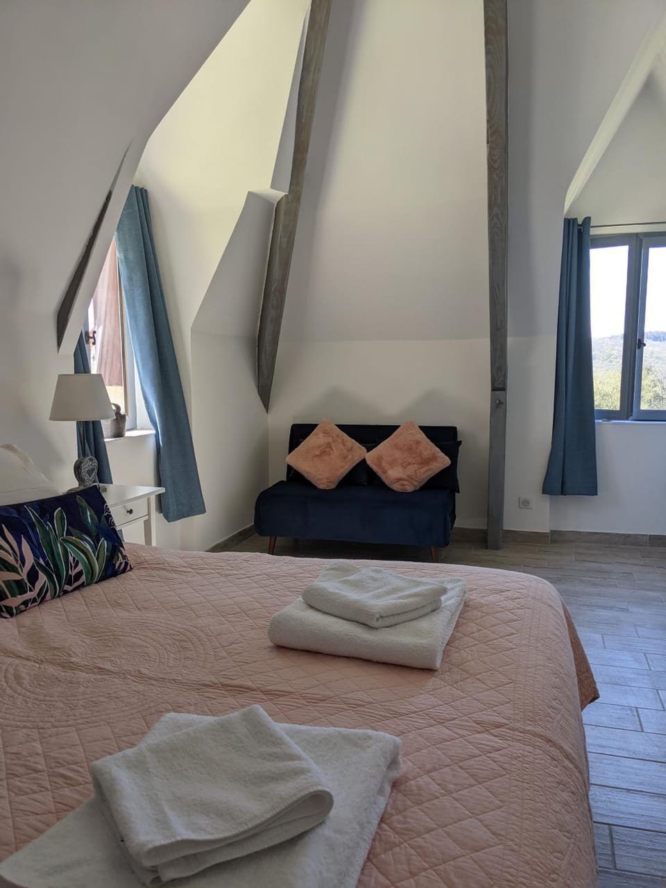 Nearby landmark, Bed, Bedroom, towels, air conditioner