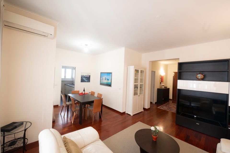 Living room, Dining area, air conditioner