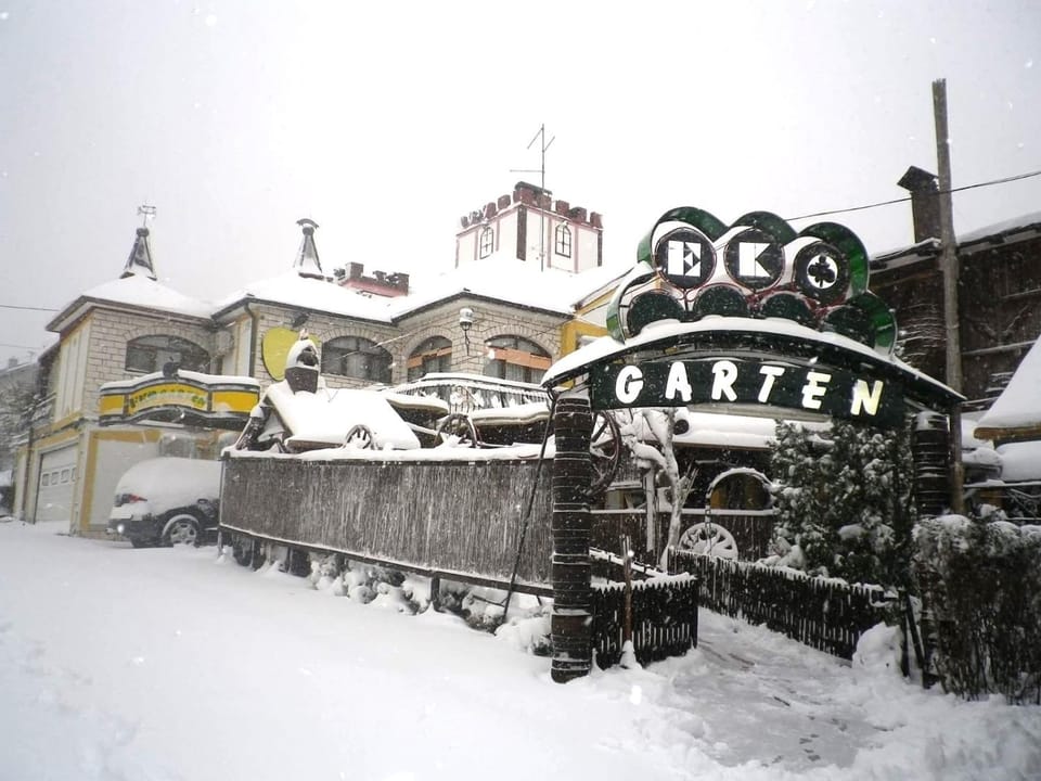 Property building, Property logo or sign, Winter, Logo/Certificate/Sign, Street view