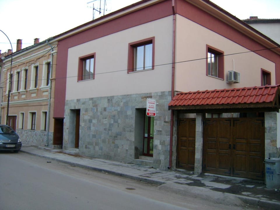 Facade/entrance