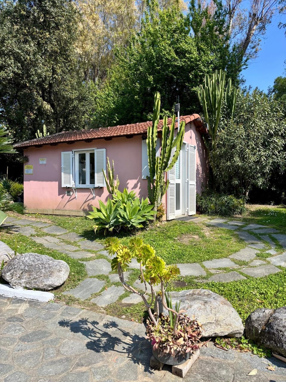 Property building, Spring, Day, Garden, Lobby or reception, Garden view