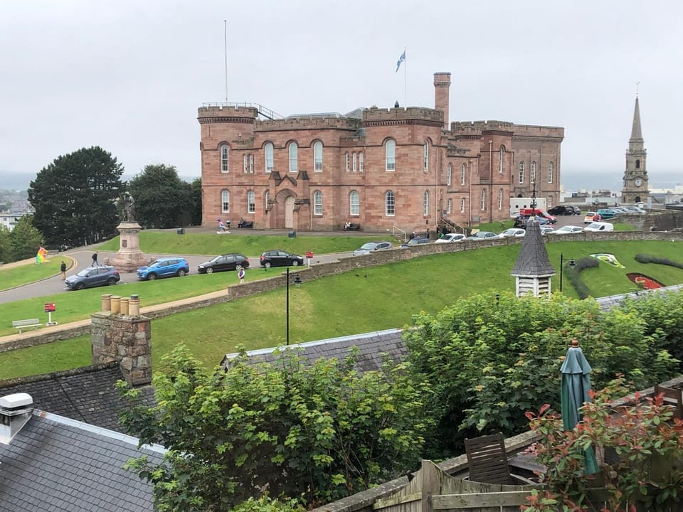 Nearby landmark, Neighbourhood