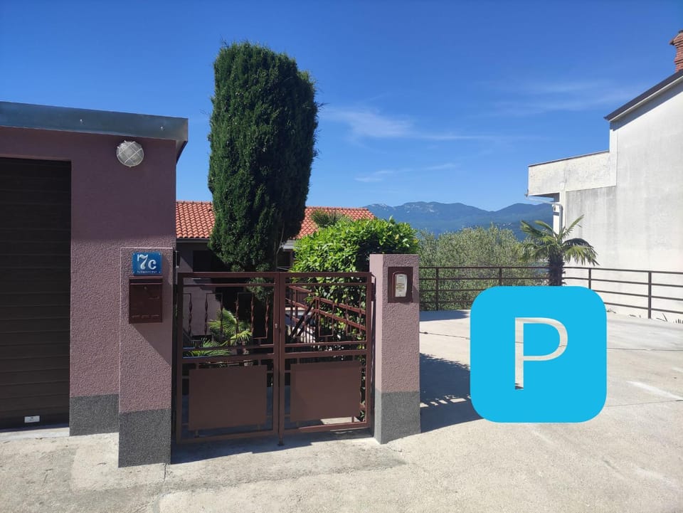 Facade/entrance, Parking