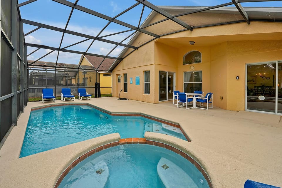 Patio, Pool view, Swimming pool, sunbed