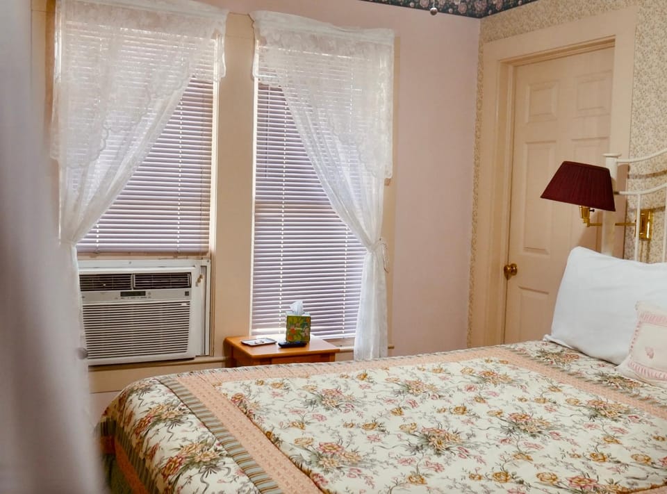 Wildflower Bed and Breakfast Bed and Breakfast in Mountain View