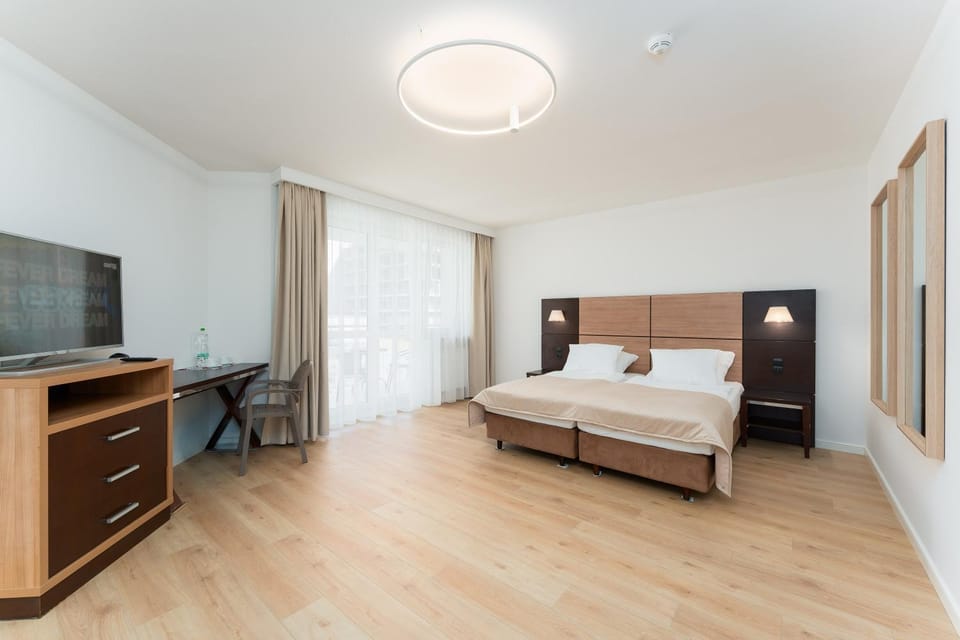 Apartament hotelowy delux w Kołobrzegu ul Kościuszki 16 Przyjazny dla osób na wózkach Pobyt 7 nocy 10 procent rabatu 4 noce 5 procent rabatu Apartment in West Pomeranian Voivodeship, Poland