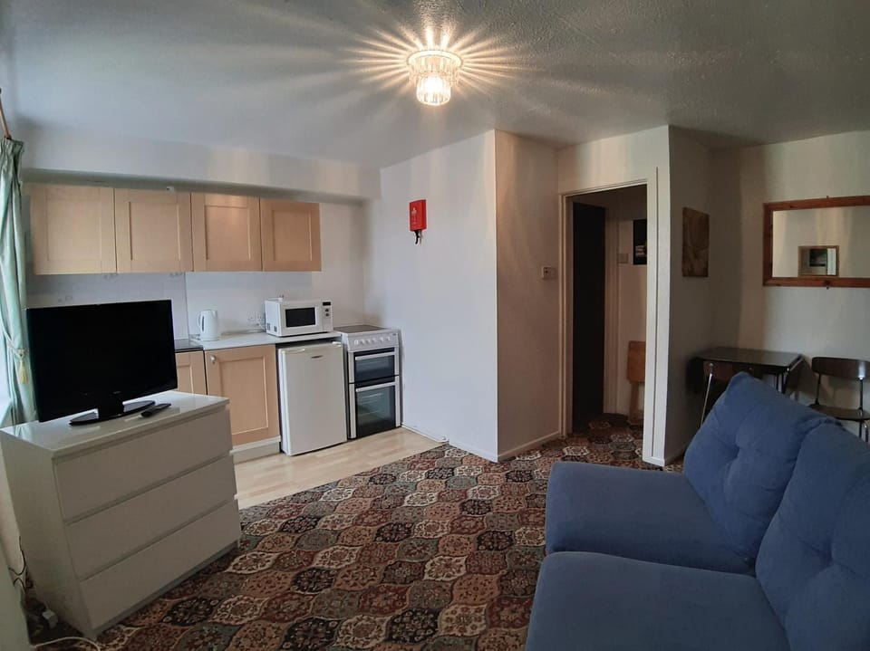 Bathroom, Kitchen or kitchenette, Living room, Dining area