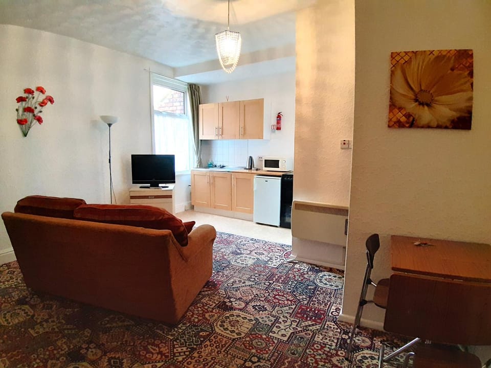 Kitchen or kitchenette, Living room, Dining area, Bedroom