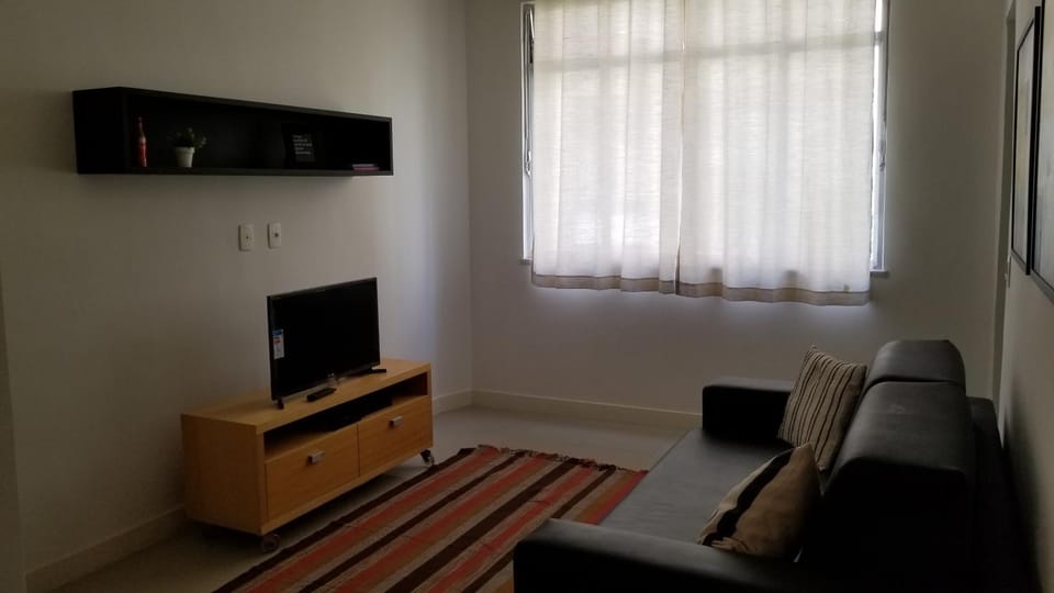 Apartamento em Copacabana - Rua Bolívar - 2 Quartos - Excelente Localização Apartment in Rio de Janeiro
