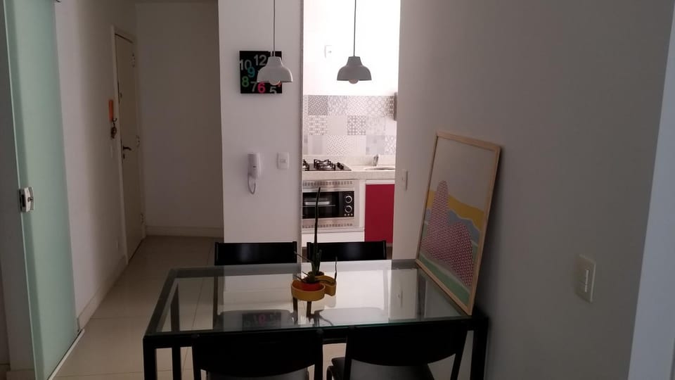 Apartamento em Copacabana - Rua Bolívar - 2 Quartos - Excelente Localização Apartment in Rio de Janeiro