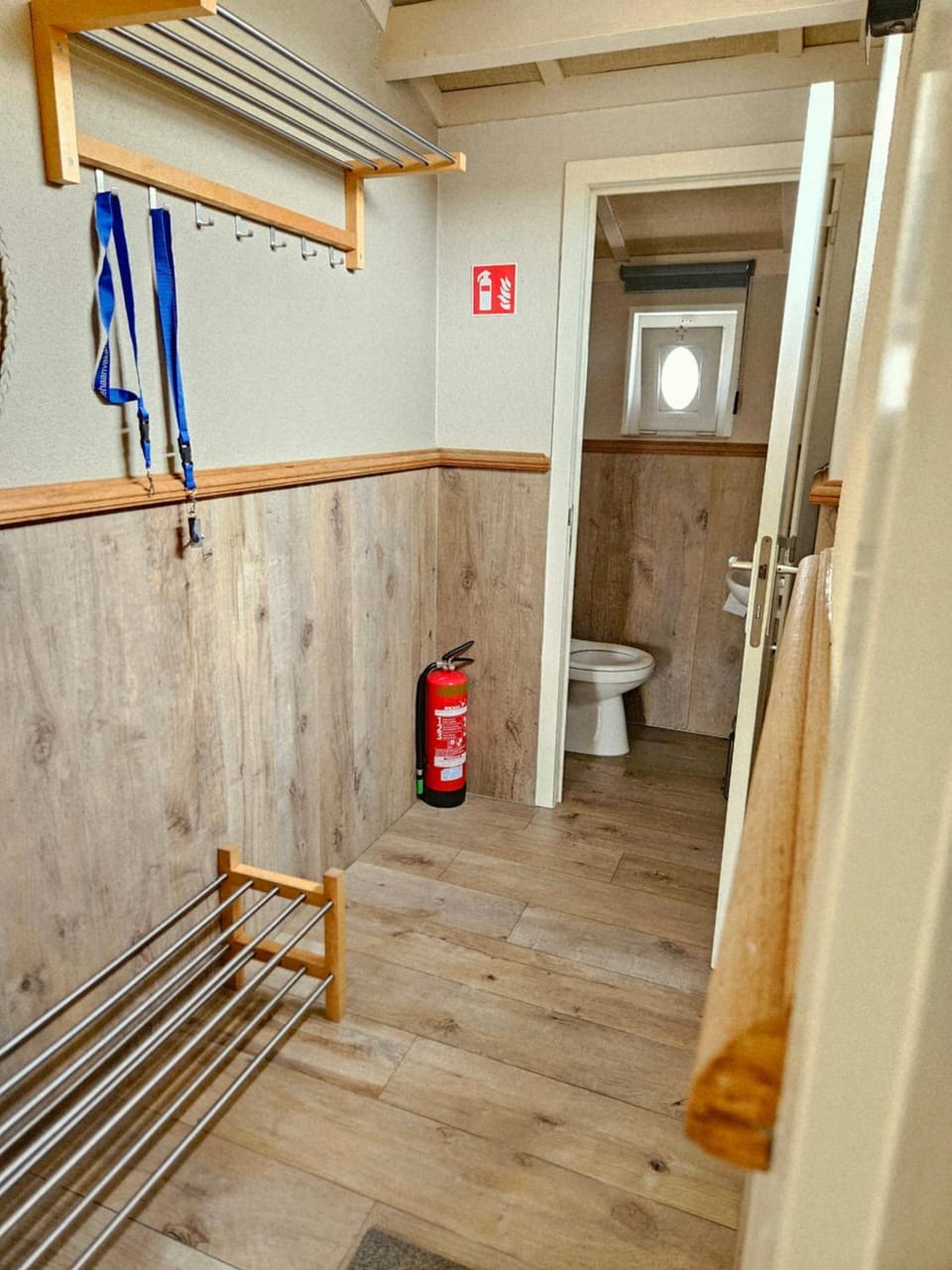 Toilet, Facade/entrance, internet