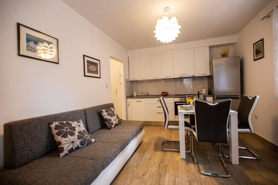 Kitchen or kitchenette, Living room, Seating area