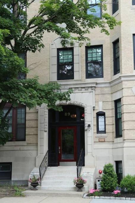 A Stylish Stay w/ a Queen Bed, Heated Floors.. #22 Apartment in Brookline