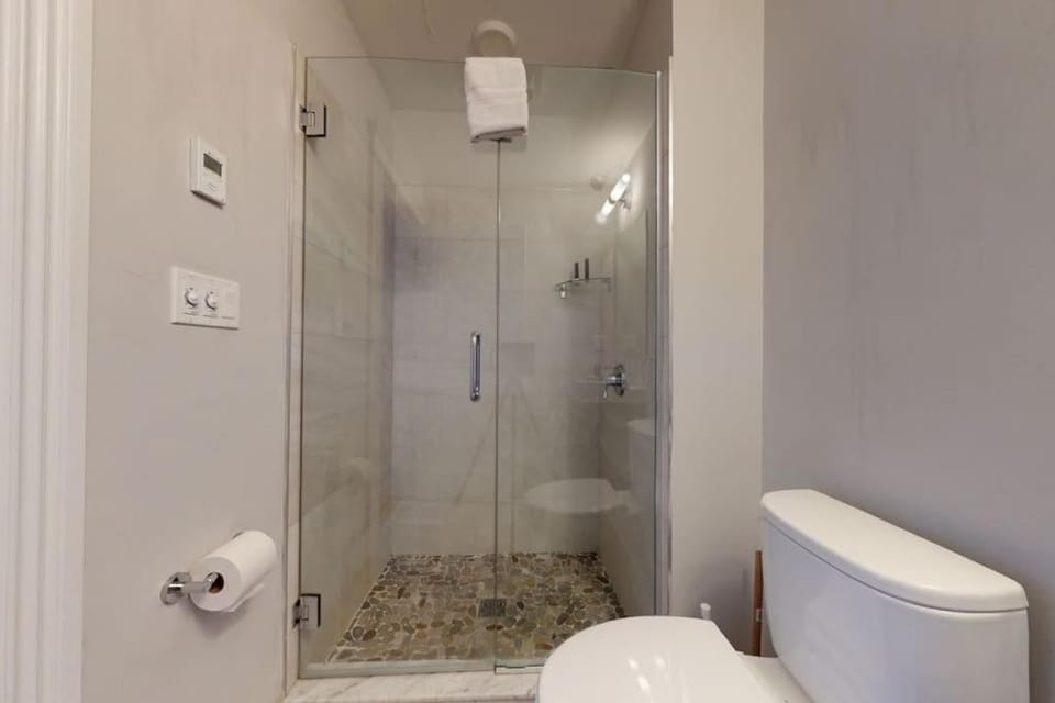 A Stylish Stay w/ a Queen Bed, Heated Floors.. #22 Apartment in Brookline