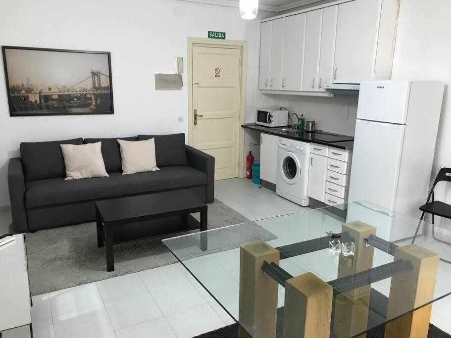 Kitchen or kitchenette, Living room, Seating area, Dining area, washing machine
