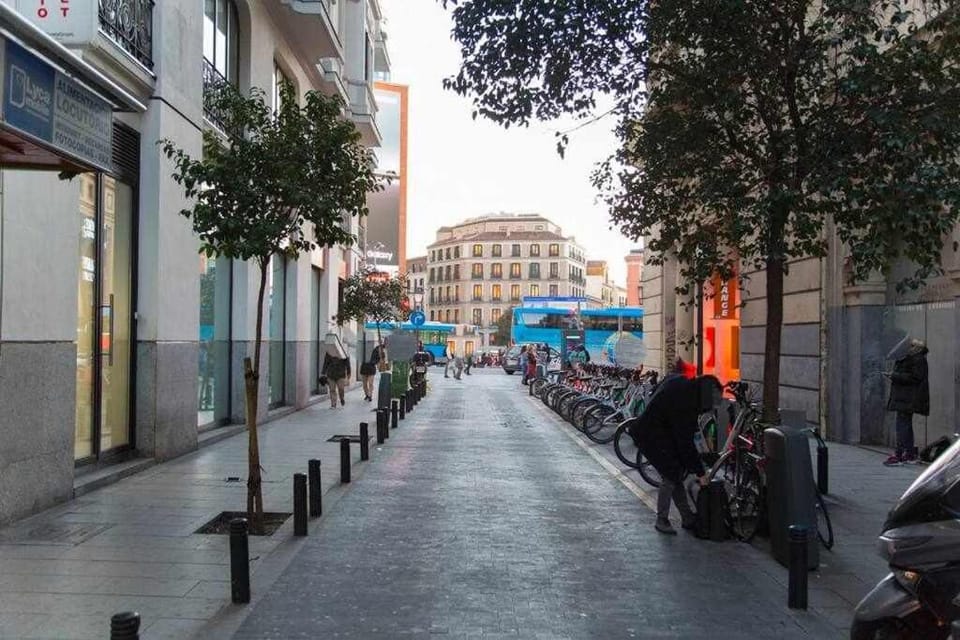 Neighbourhood, Street view