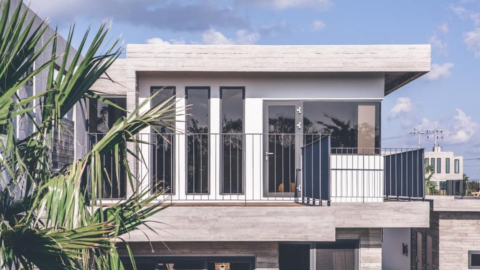 Property building, Patio, Balcony/Terrace