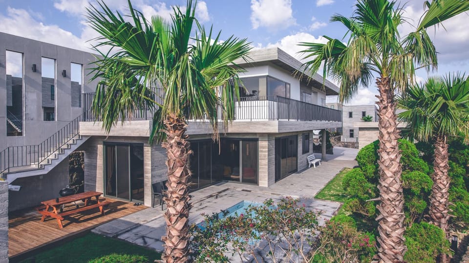 Property building, Day, Garden, Garden