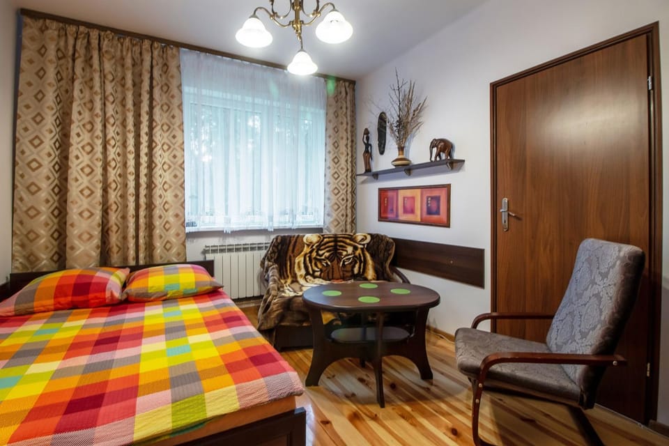 Bed, Photo of the whole room, locker