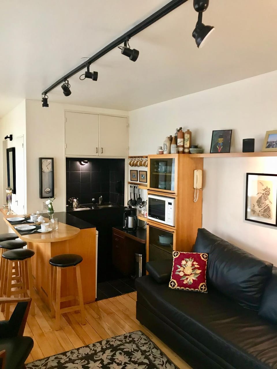 Kitchen or kitchenette, Living room
