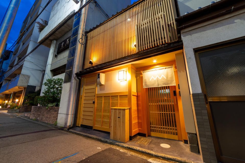 Property building, Facade/entrance, Night